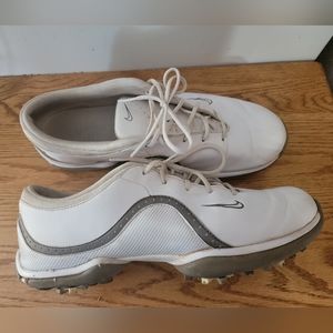 Women's 8.5 Nike golf shoes